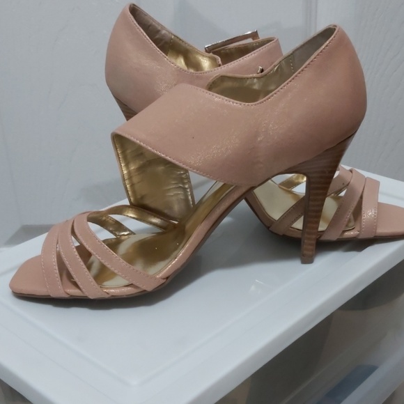 Shoes - Picture 2 of 6